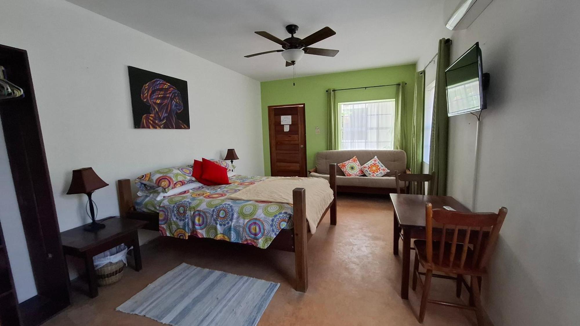 Amanda'S Place Green Studio - Pool And Tropical Garden Caye Caulker Exterior photo