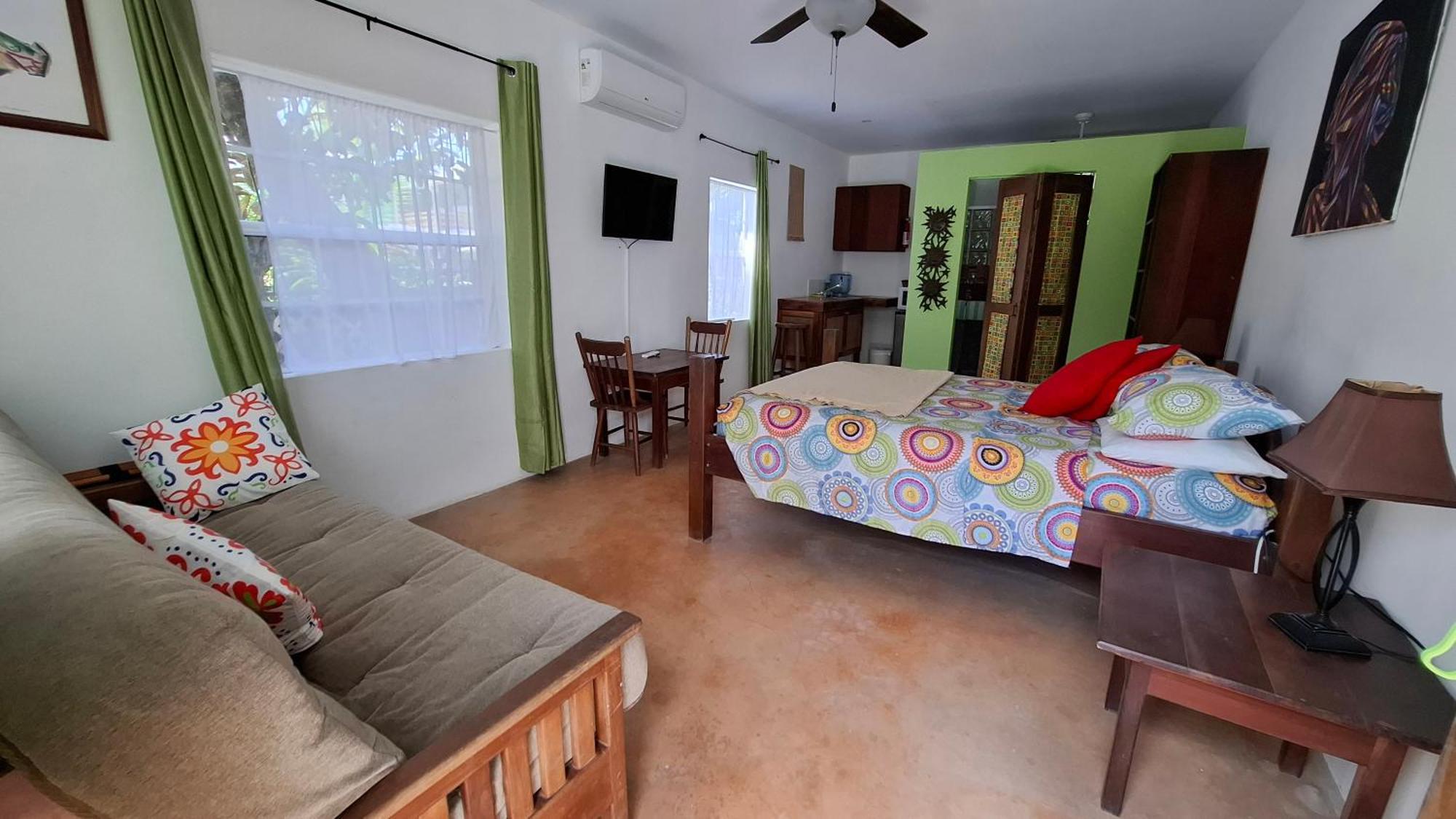 Amanda'S Place Green Studio - Pool And Tropical Garden Caye Caulker Exterior photo